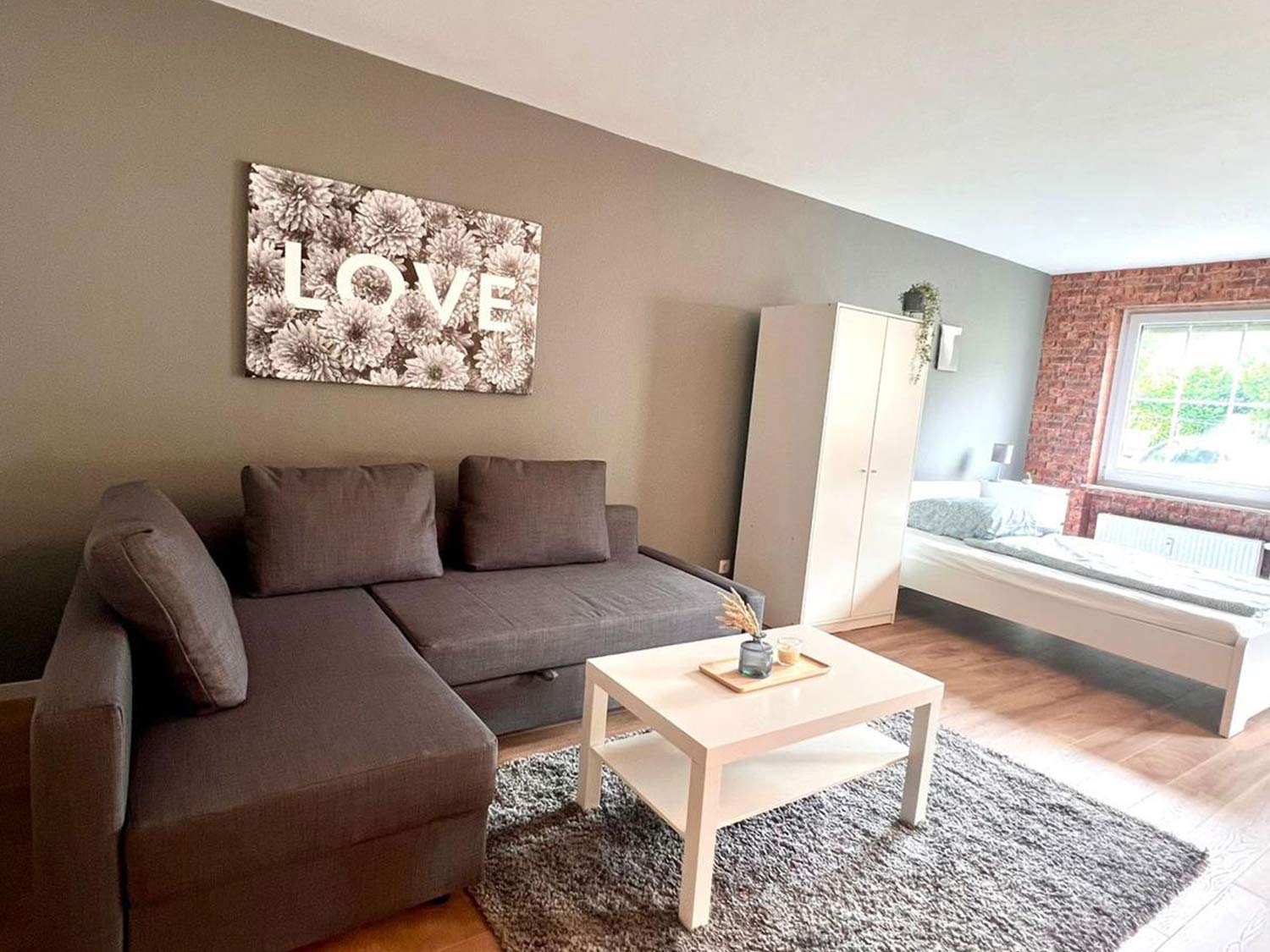 apartment_ks_5personen_couch